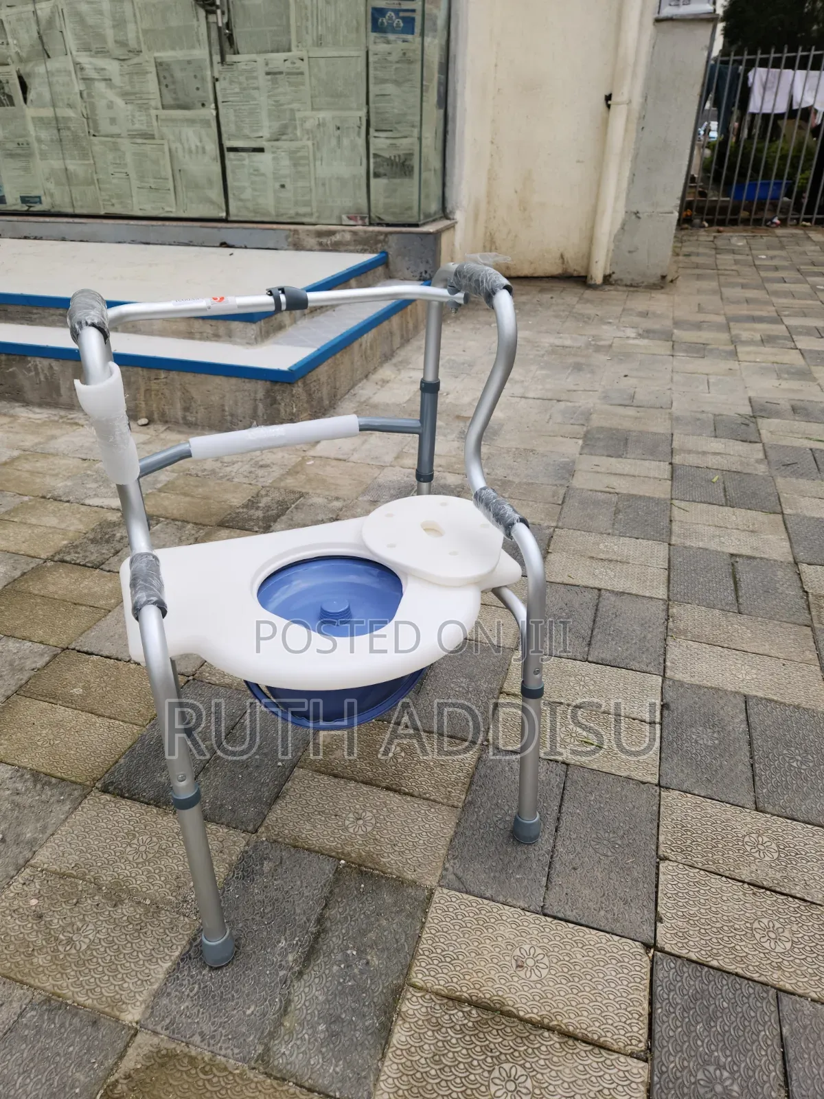 Commode Chair Walker and Shower Taking All in One Commode Chair New