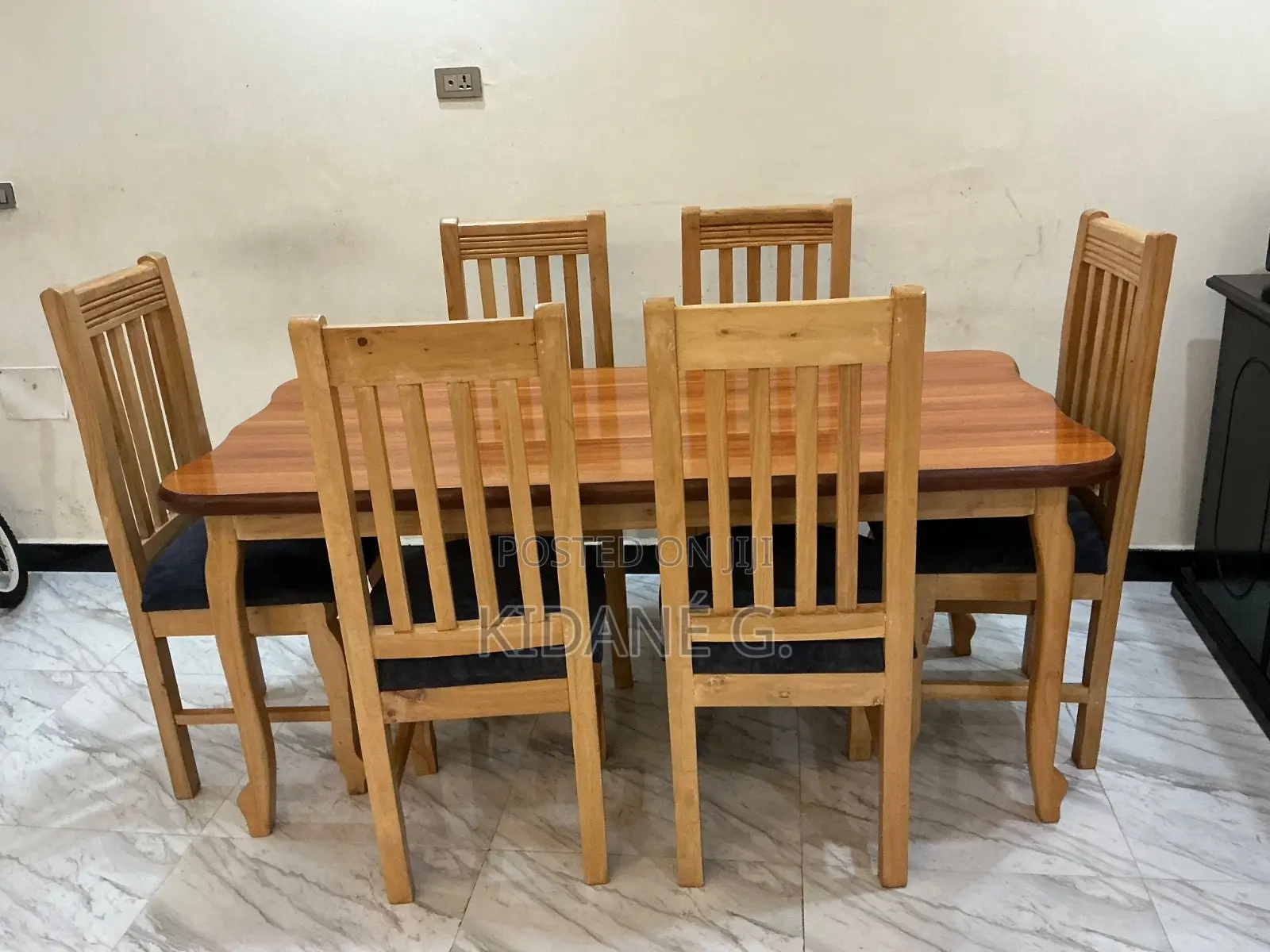 Dinning Table/ የምግብ ጠረጴዛ ከ6 ወንበር
