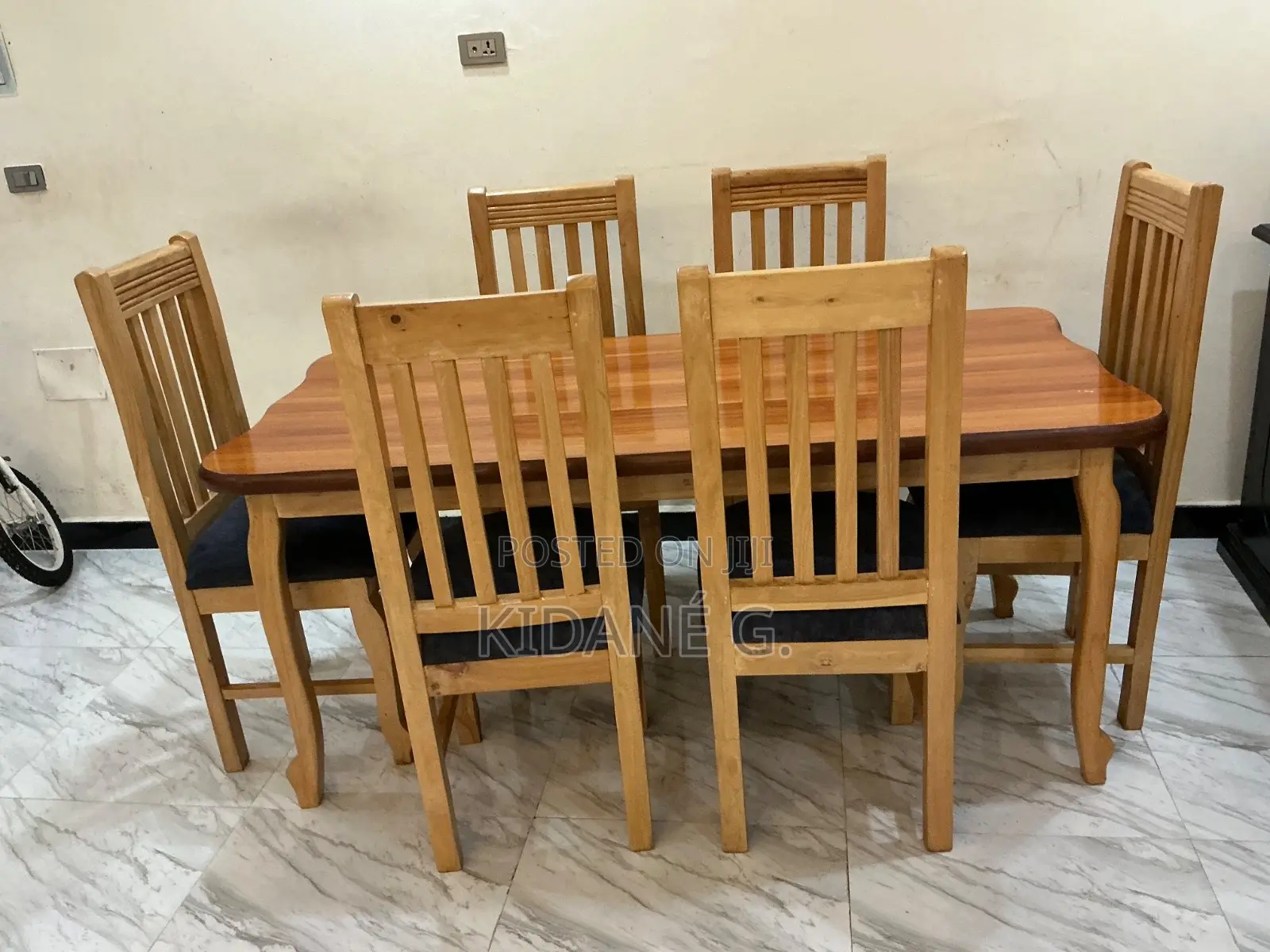 Dinning Table/ የምግብ ጠረጴዛ ከ6 ወንበር