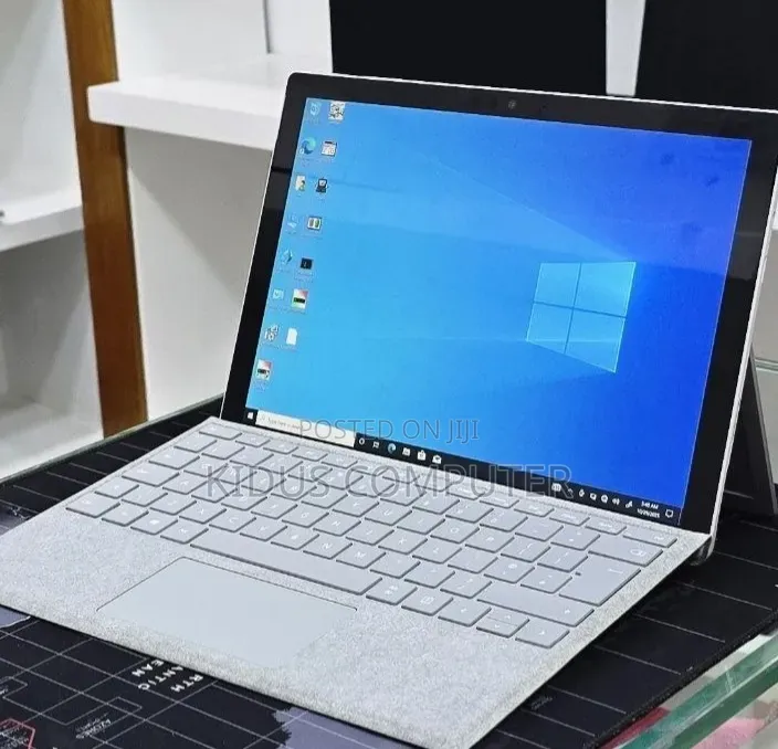 New Laptop Microsoft Surface 8GB Intel Core i5 SSD 256GB