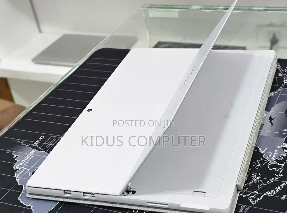New Laptop Microsoft Surface 8GB Intel Core i5 SSD 256GB