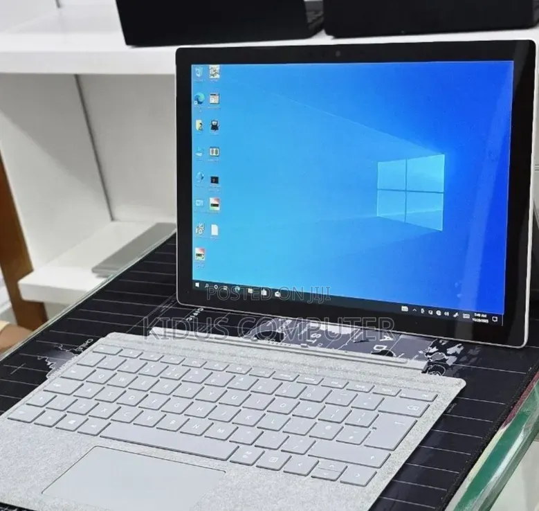 New Laptop Microsoft Surface 8GB Intel Core i5 SSD 256GB