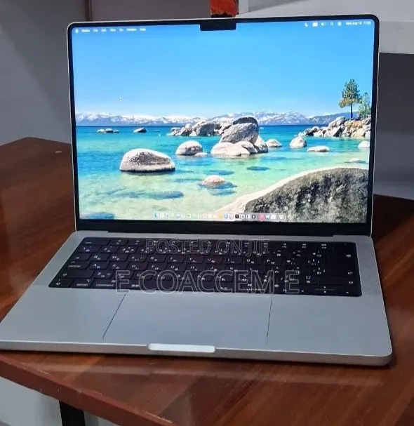 New Laptop Apple MacBook 16GB Apple M4 SSD 512GB