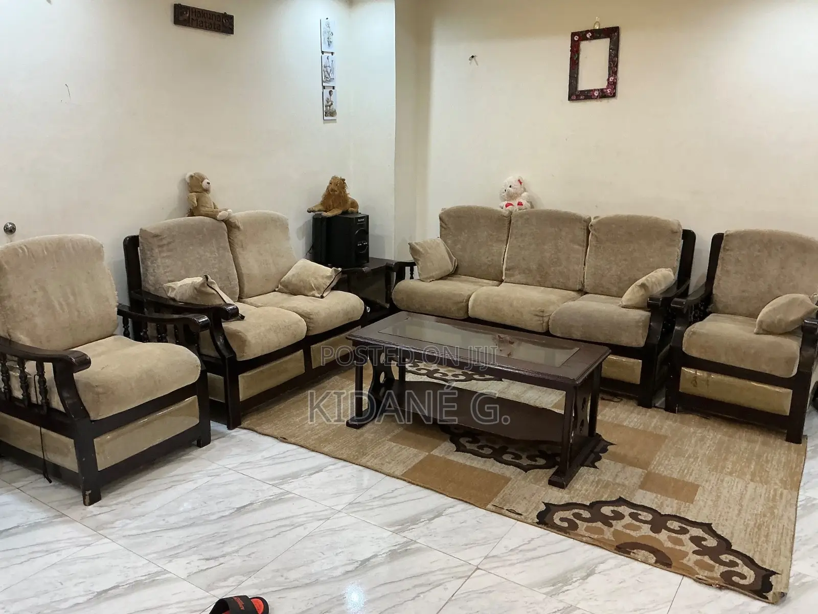 ሶፋ 7 (3+2+1+1) እና የመሃል ጠረጴዛ/Sofa 7 Seater and Center Table
