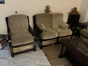 ሶፋ 7 (3+2+1+1) እና የመሃል ጠረጴዛ/Sofa 7 Seater and Center Table