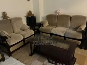 ሶፋ 7 (3+2+1+1) እና የመሃል ጠረጴዛ/Sofa 7 Seater and Center Table
