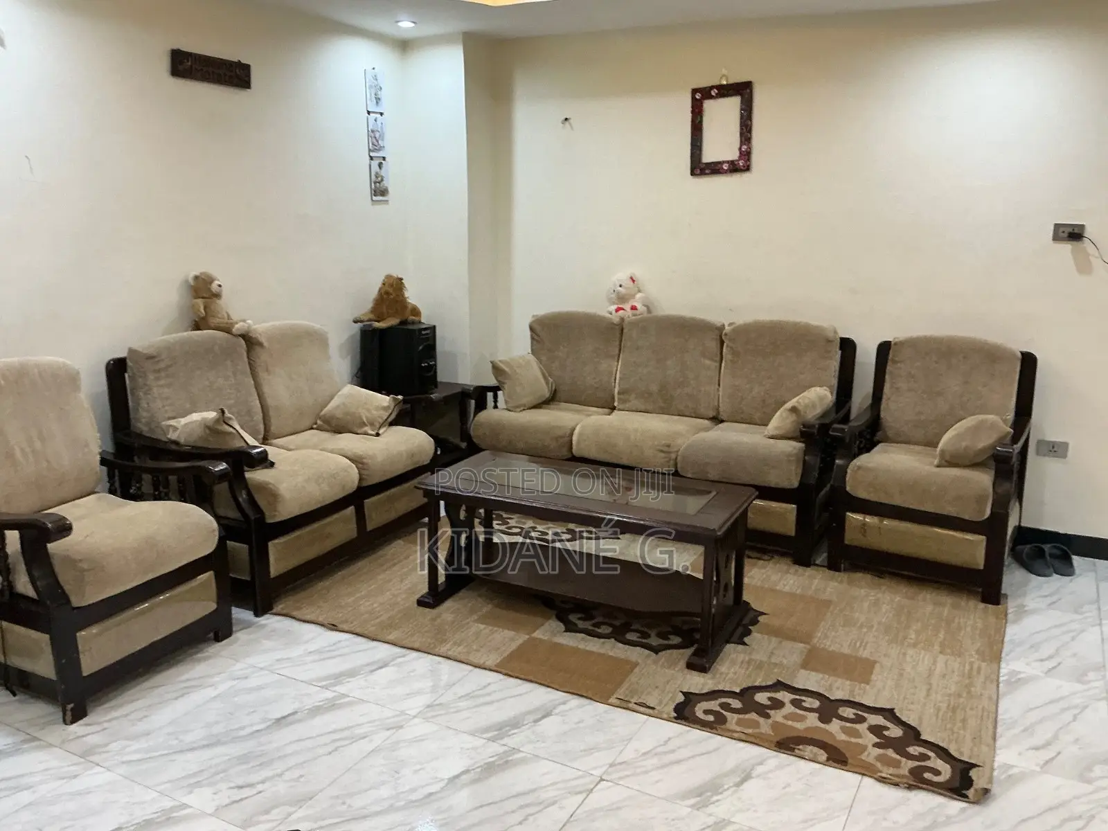 ሶፋ 7 (3+2+1+1) እና የመሃል ጠረጴዛ/Sofa 7 Seater and Center Table
