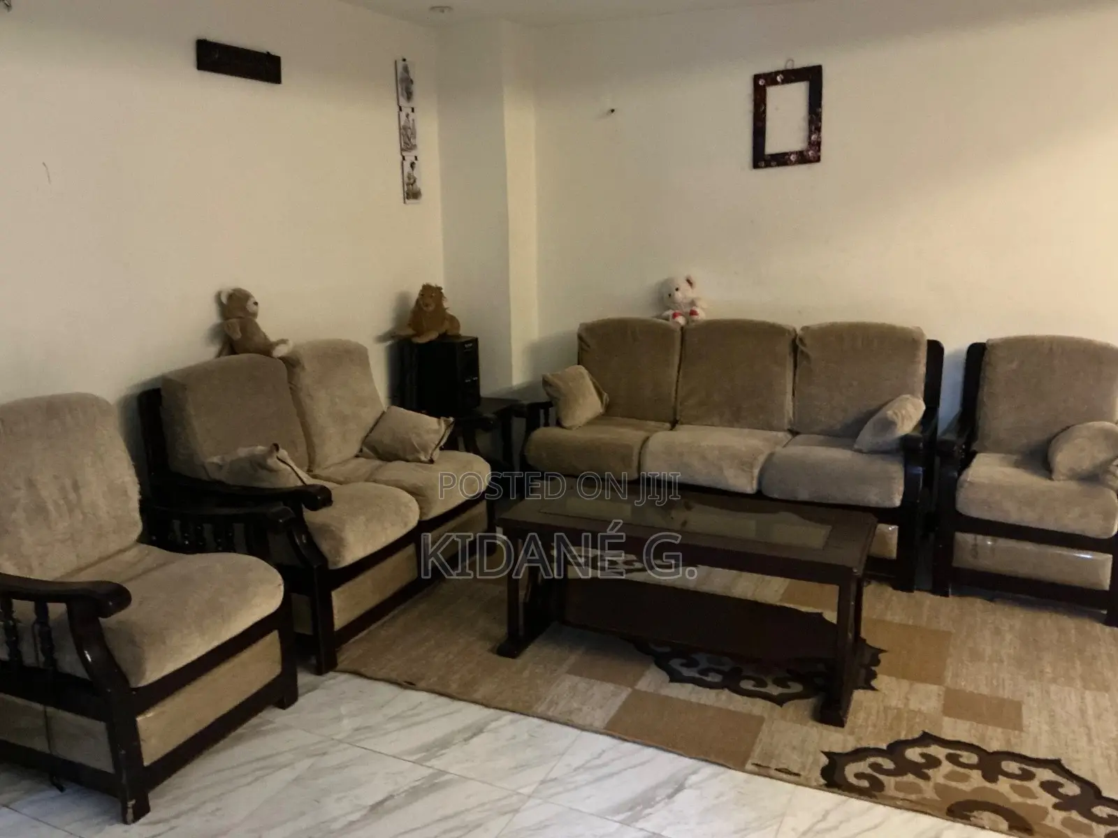 ሶፋ 7 (3+2+1+1) እና የመሃል ጠረጴዛ/Sofa 7 Seater and Center Table