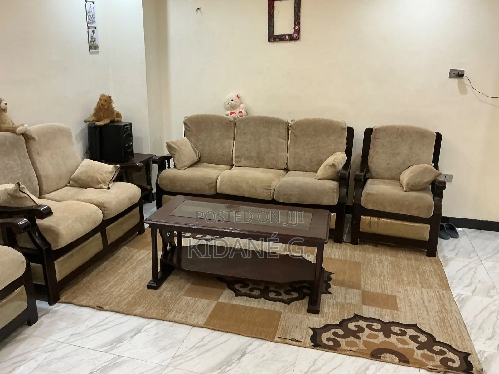 ሶፋ 7 (3+2+1+1) እና የመሃል ጠረጴዛ/Sofa 7 Seater and Center Table