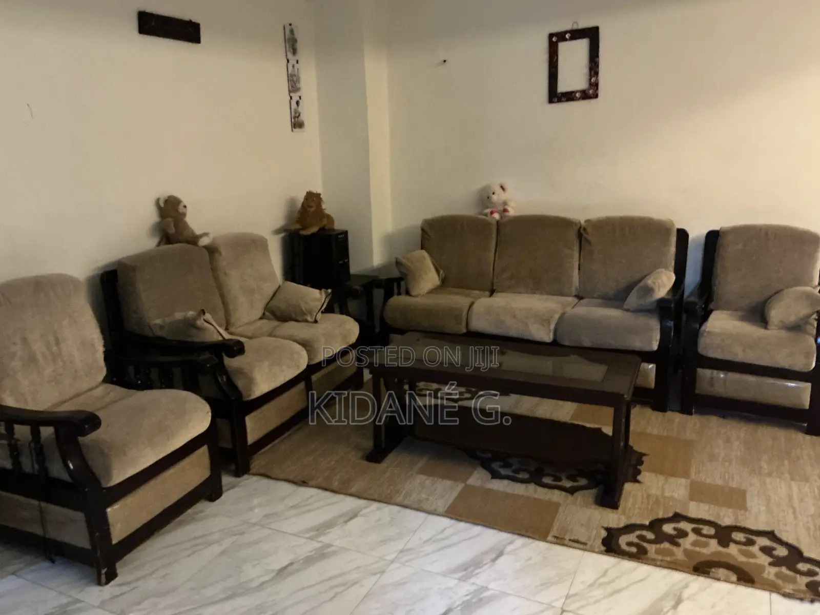 ሶፋ 7 (3+2+1+1) እና የመሃል ጠረጴዛ/Sofa 7 Seater and Center Table