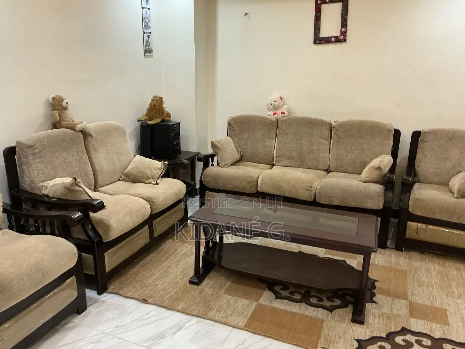ሶፋ 7 (3+2+1+1) እና የመሃል ጠረጴዛ/Sofa 7 Seater and Center Table