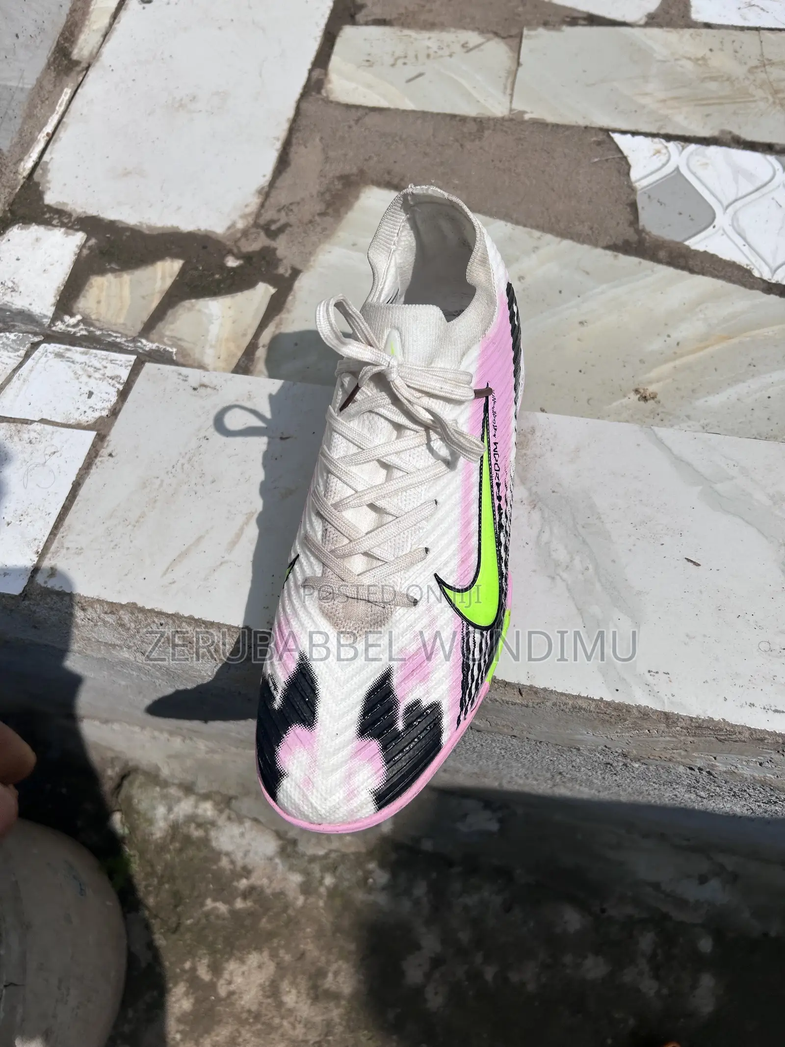 Cleats/ታኬታ