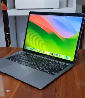 New Laptop Apple MacBook 8GB Intel Core i5 SSD 512GB