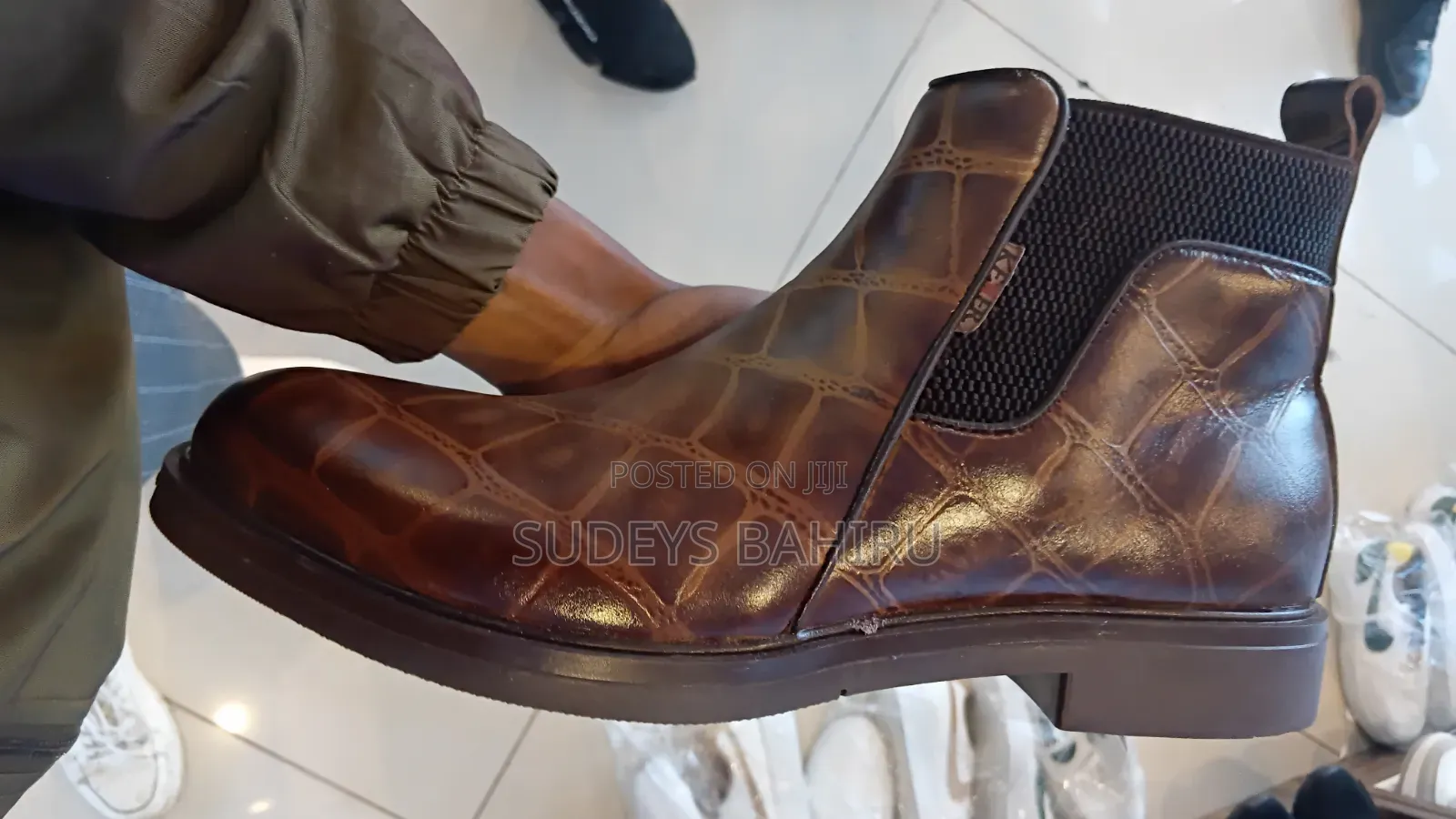 Men's Leather Crocodile Pattern Chelsea Boots