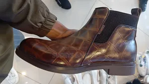 Men's Leather Crocodile Pattern Chelsea Boots