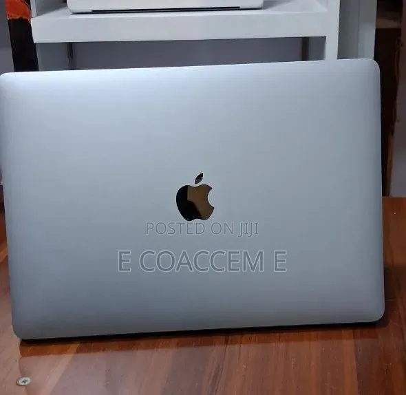 New Laptop Apple MacBook 8GB Intel Core i5 SSD 512GB