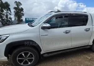 Toyota Hilux 2019 White