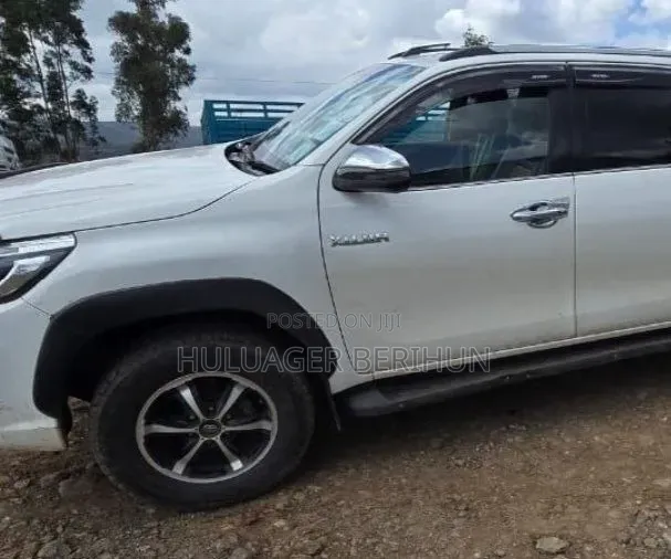 Toyota Hilux 2019 White
