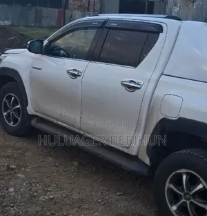 Toyota Hilux 2019 White