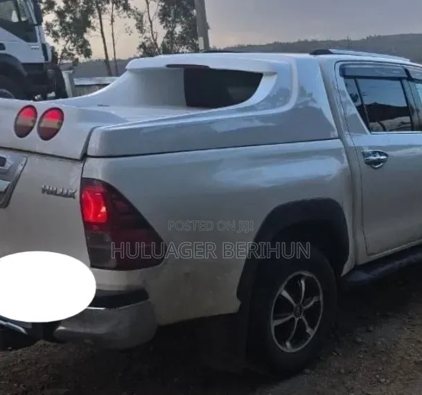 Toyota Hilux 2019 White