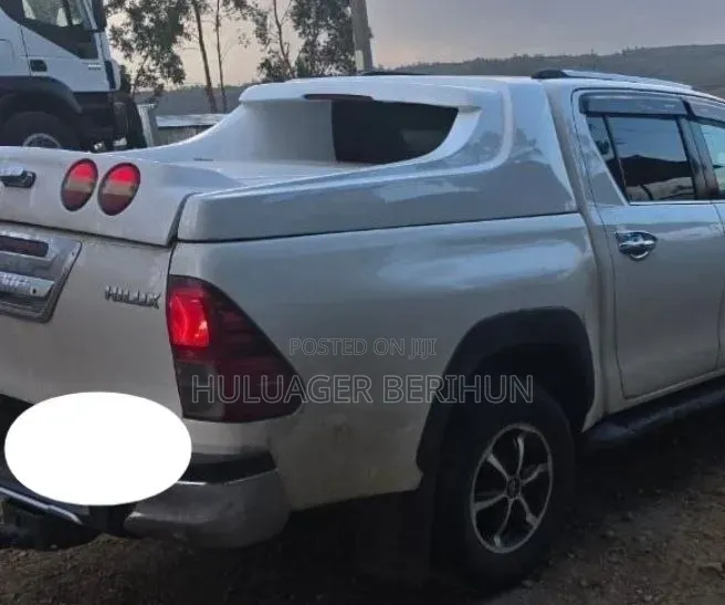 Toyota Hilux 2019 White