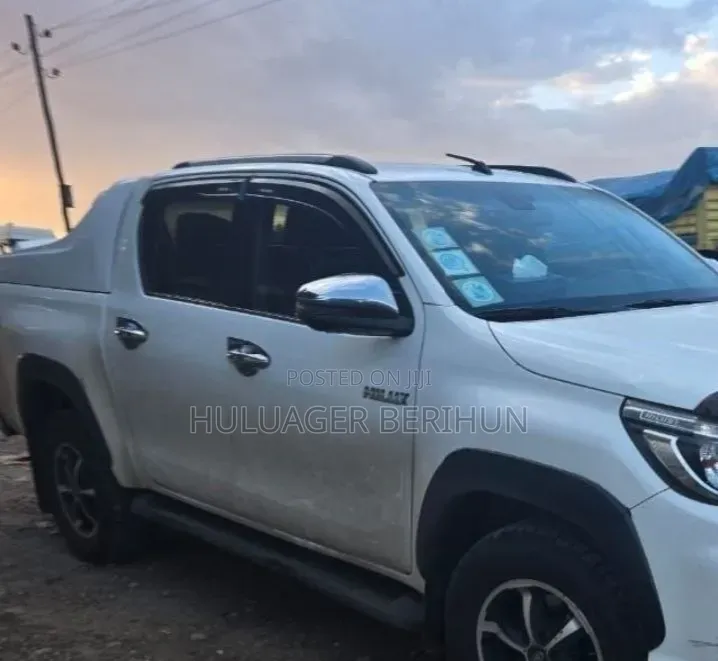 Toyota Hilux 2019 White