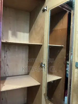 ቁምሳጥን 3 ተከፋች/Shelf