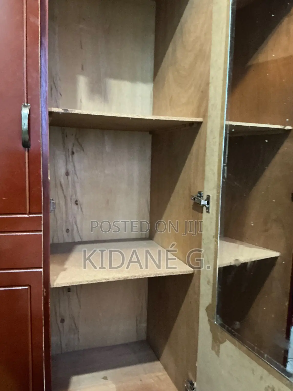 ቁምሳጥን 3 ተከፋች/Shelf