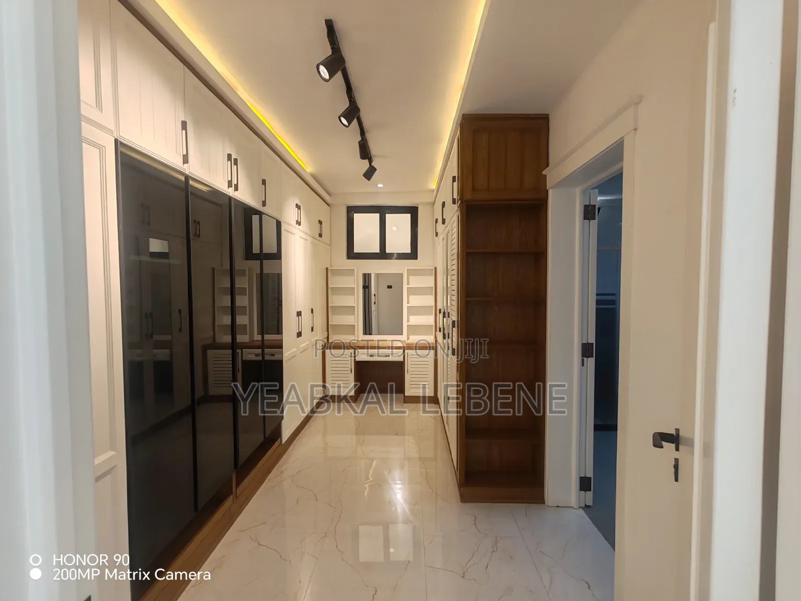 Furnished 9bdrm House in Bole for sale