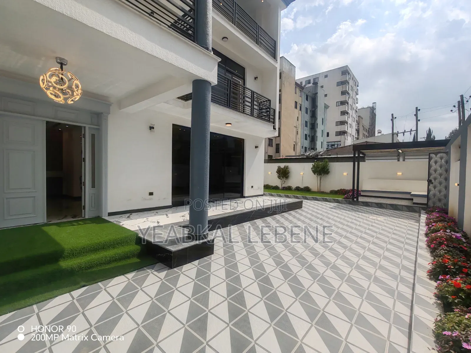 Furnished 9bdrm House in Bole for sale