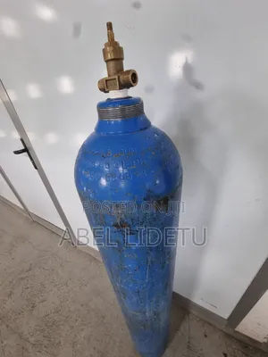Standard Medical Oxygen Cylinder Featuring a Top-Mounted Post-Valve