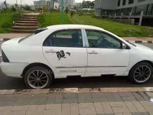 Toyota Corolla 2001 White