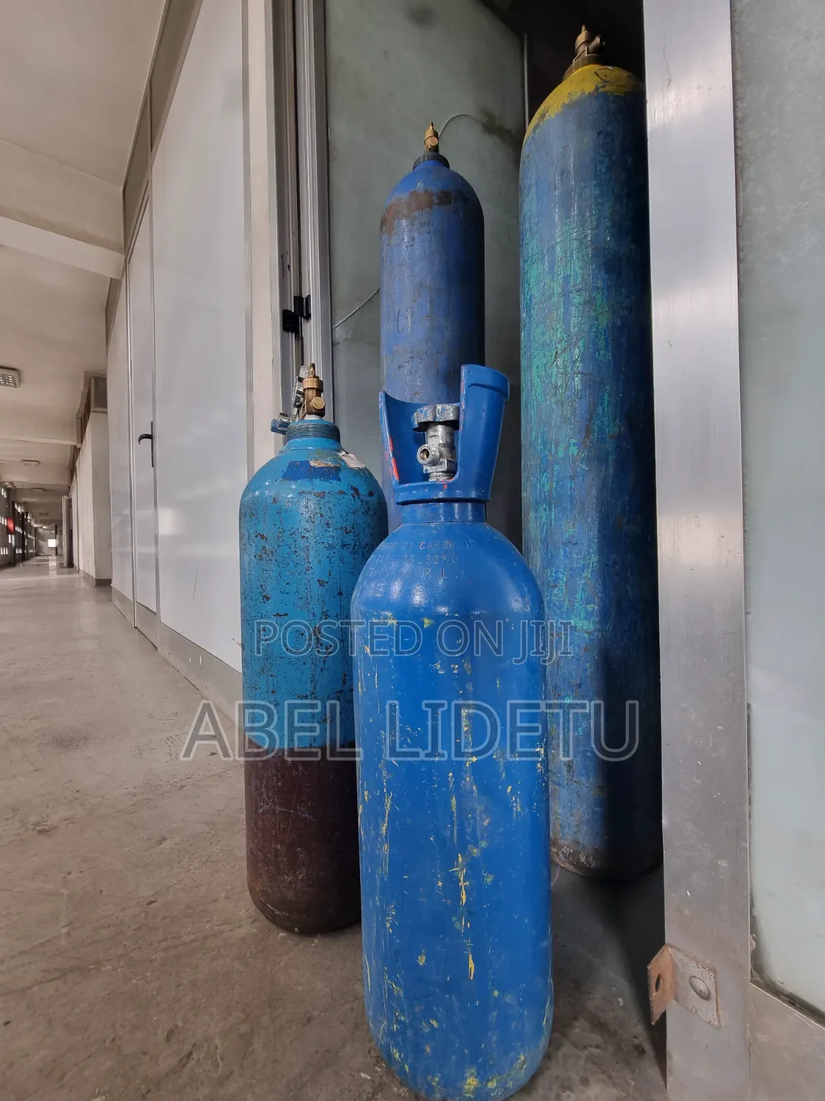 Precision-Calibrated Oxygen Cylinder Used in Clinic