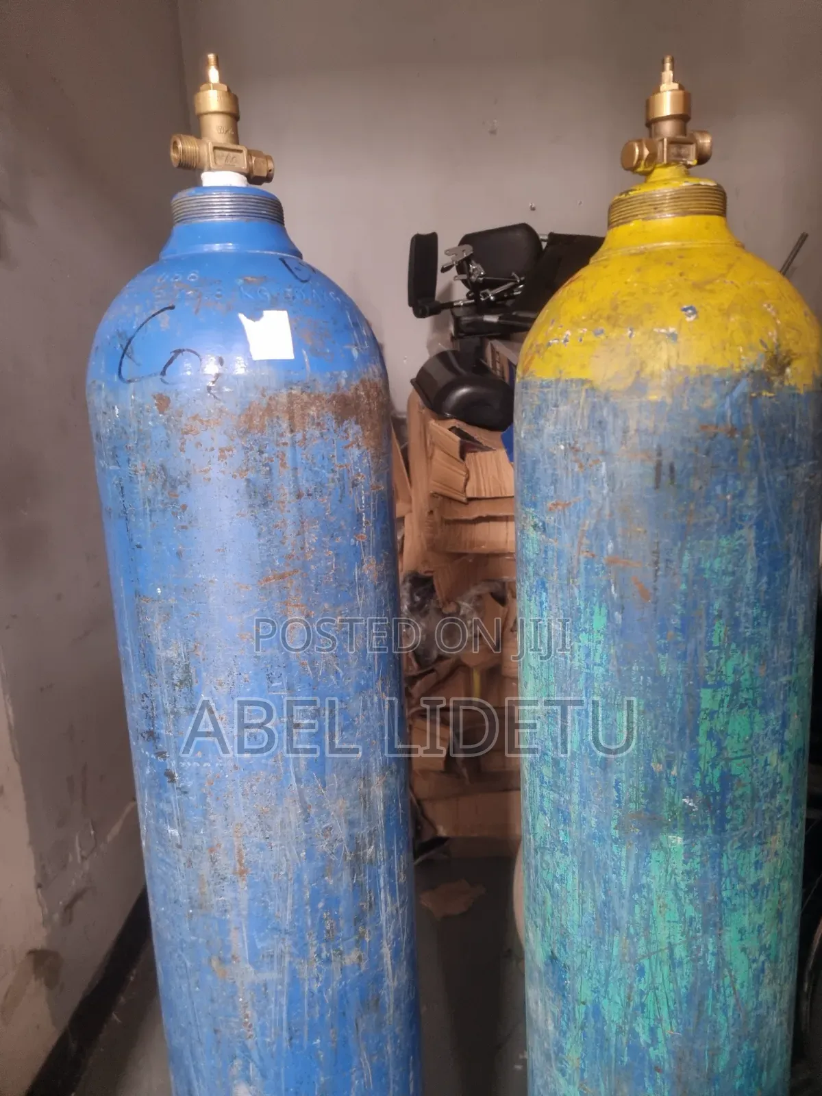 A Cylinder With a Mounted Pressure Indicator,