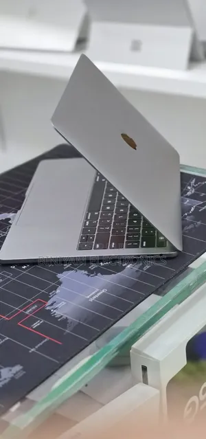 New Laptop Apple MacBook Pro 2020 M1 16GB Apple M1 SSD 512GB
