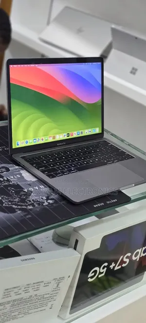 New Laptop Apple MacBook Pro 2020 M1 8GB Apple M1 SSD 256GB