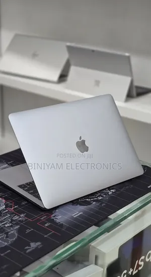 New Laptop Apple MacBook Pro 2020 M1 8GB Apple M1 SSD 256GB