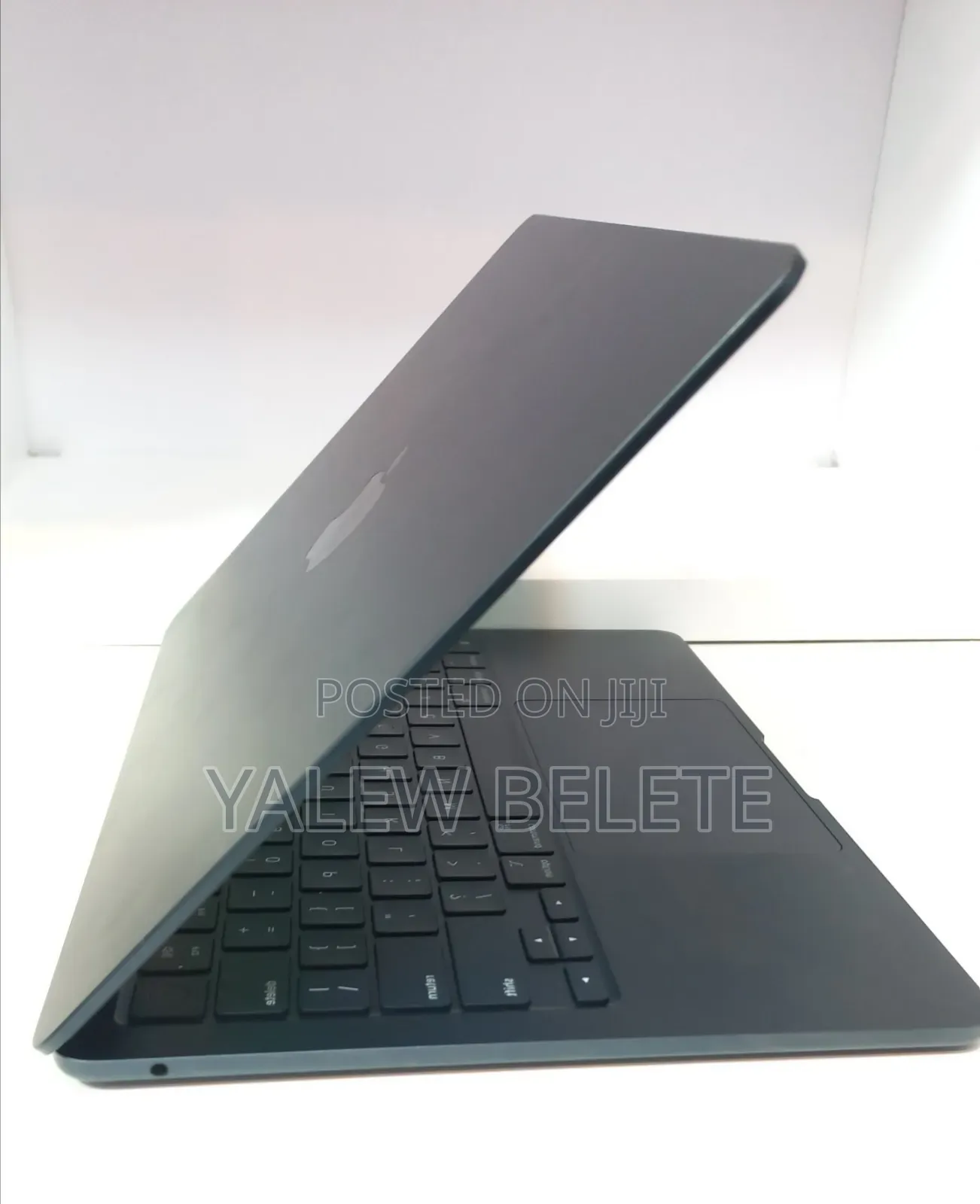 New Laptop Apple MacBook Air 2022 M2 8GB Apple M2 SSD 256GB