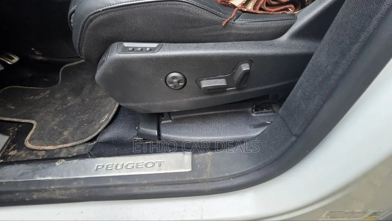 Peugeot 5008 2021 White