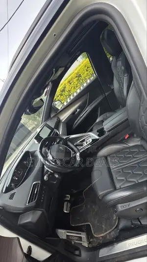 Peugeot 5008 2021 White