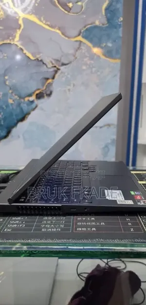 New Laptop Lenovo Yoga 7i 16GB Intel Core Ultra 7 SSD 512GB