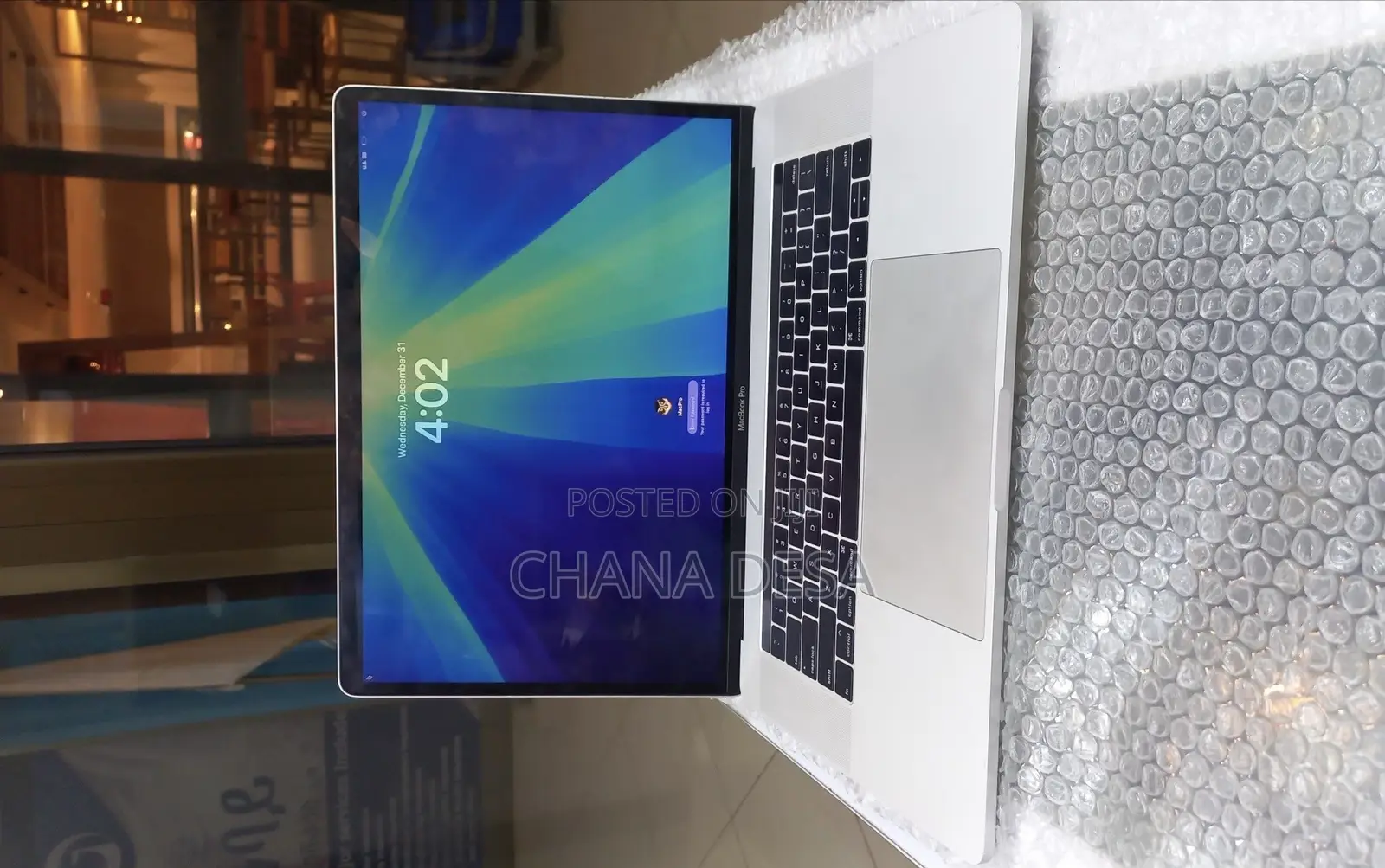 New Laptop Apple MacBook Pro 2018 16GB Intel Core i7 SSD 256GB