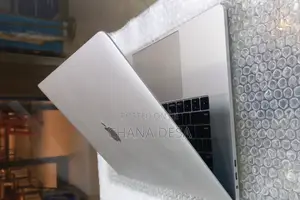 New Laptop Apple MacBook Pro 2018 16GB Intel Core i7 SSD 256GB
