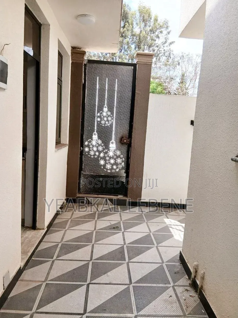 6bdrm House in Bole for sale