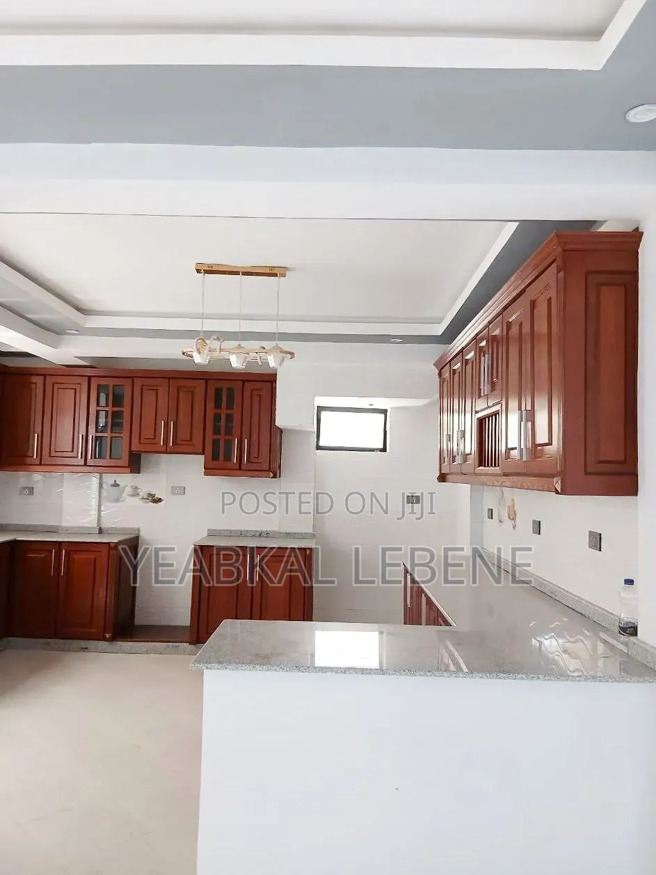 6bdrm House in Bole for sale