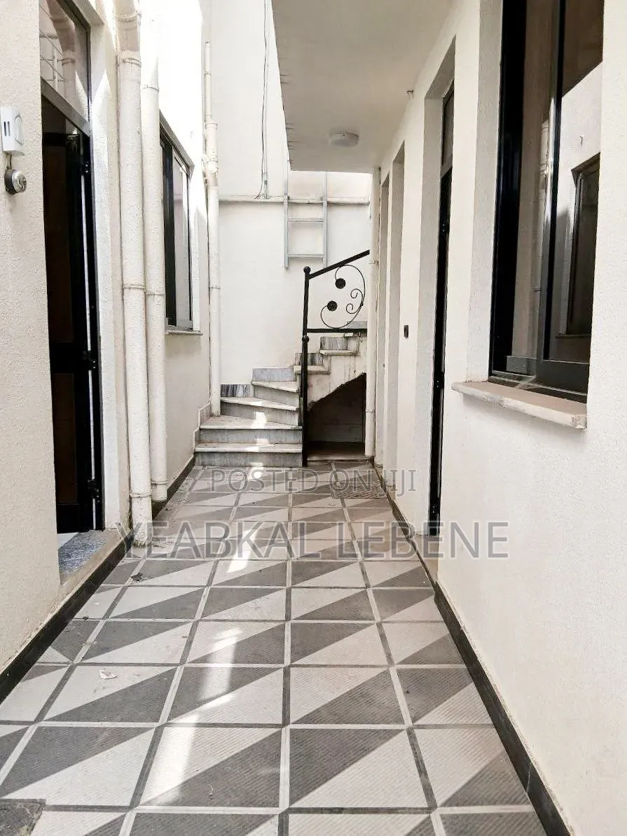 6bdrm House in Bole for sale