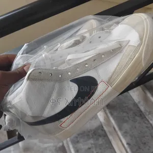 ኦሪጅናል አዲስ የ አሜሪካ ናይኪ ጫማ Nike High Top Shoes (43ቁጥር)