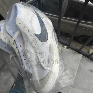 ኦሪጅናል አዲስ የ አሜሪካ ናይኪ ጫማ Nike High Top Shoes (43ቁጥር)