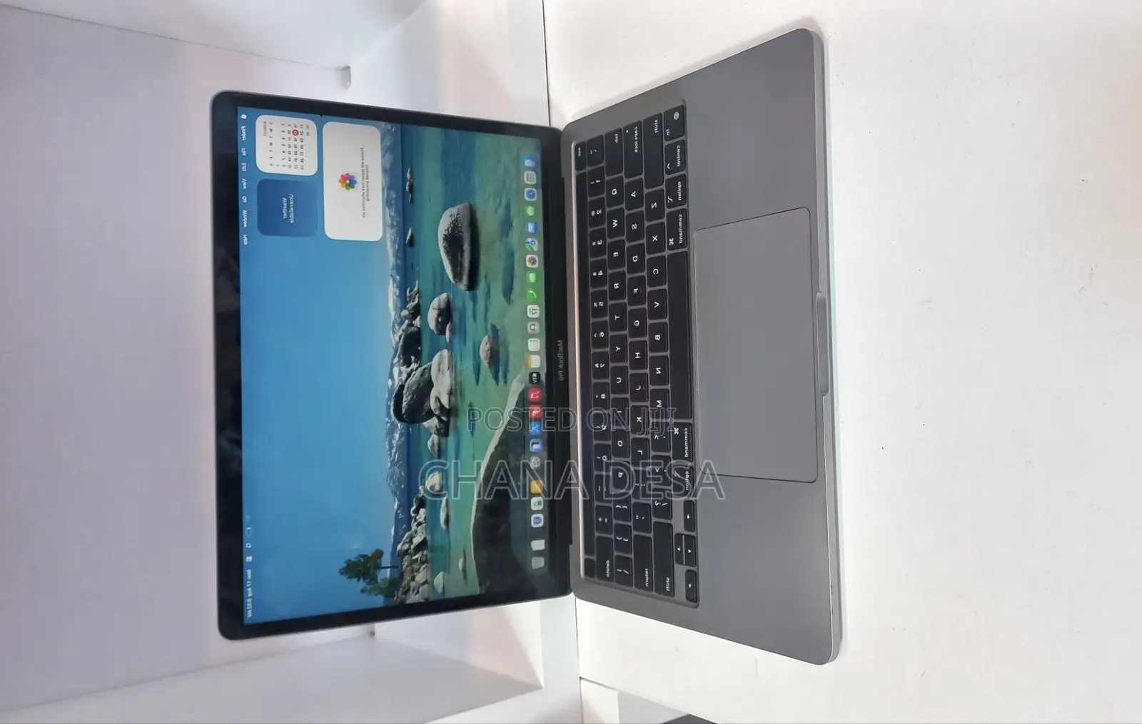 New Laptop Apple MacBook Pro 2020 M1 8GB Apple M1 Pro SSD 256GB
