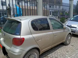 Toyota Vitz 2002 Gold